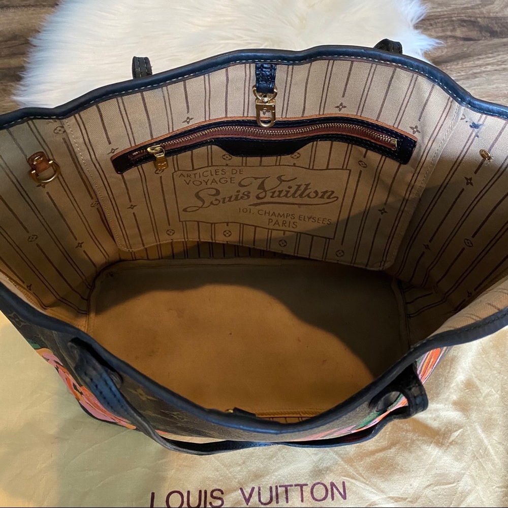 Louis Vuitton Neverfull MM - Picture 9 of 17
